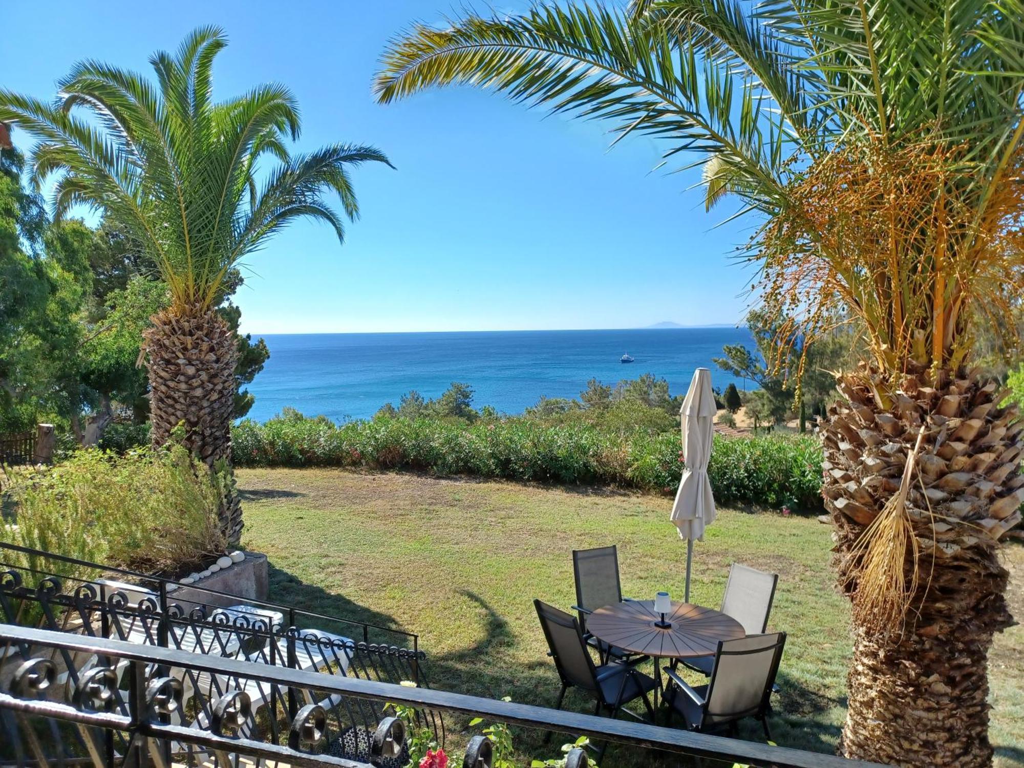 Nerissa Bungalow 2, Two Bedroom House With Sea View Spartia  Exteriér fotografie