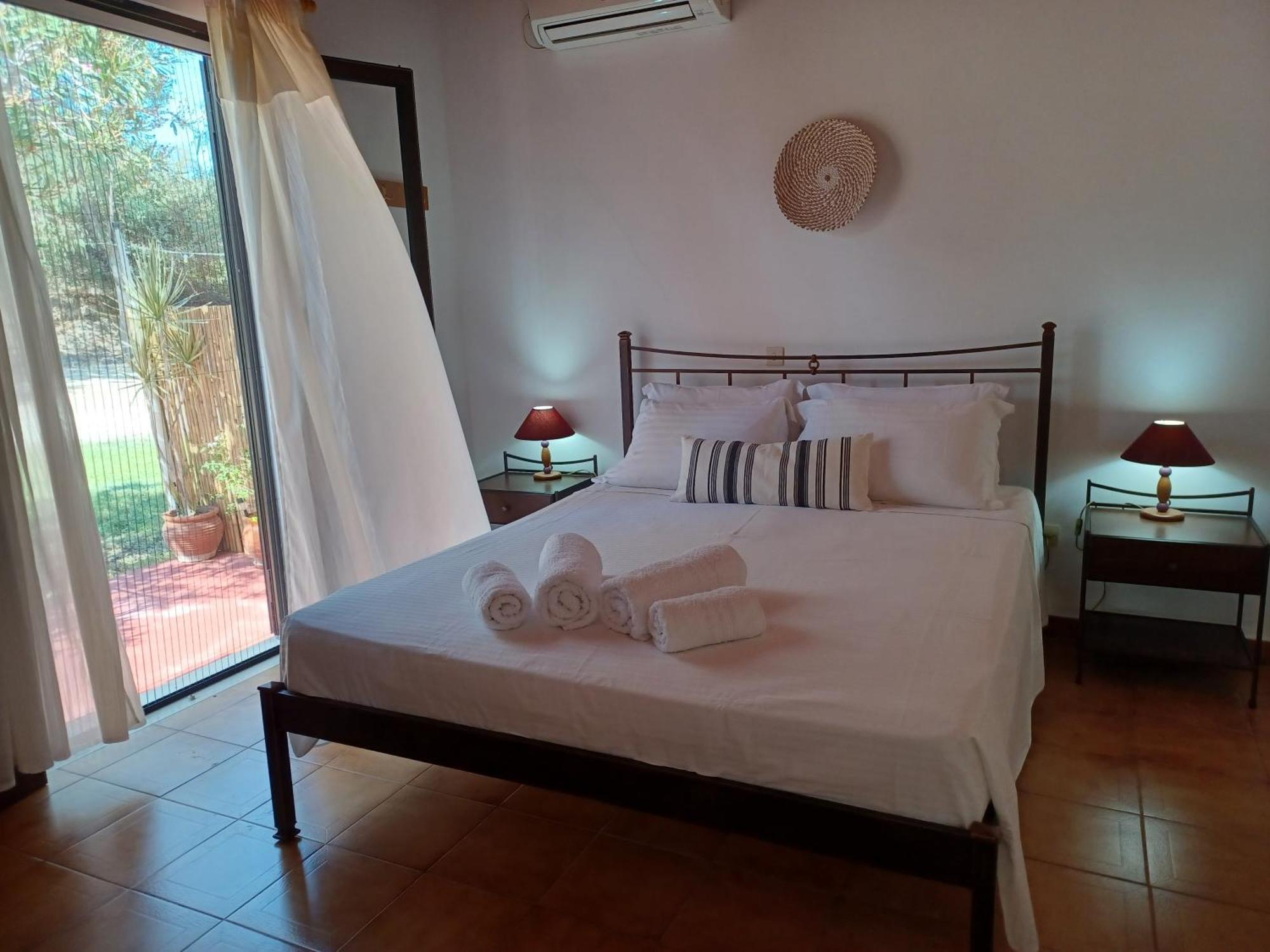 Nerissa Bungalow 2, Two Bedroom House With Sea View Spartia  Exteriér fotografie