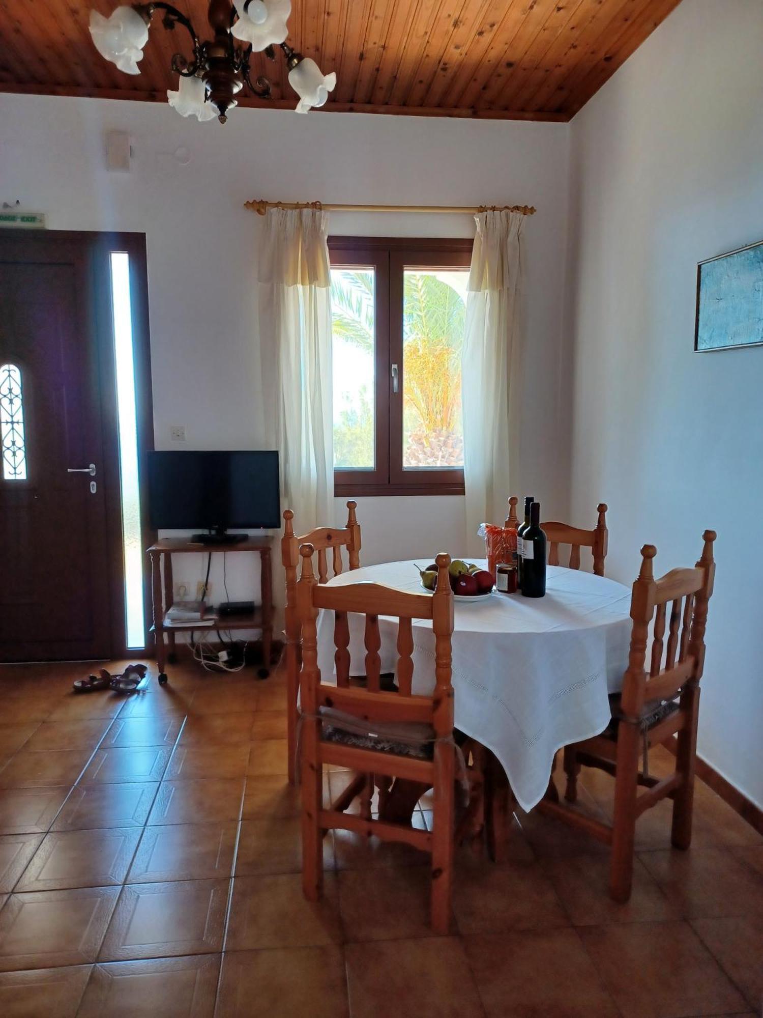 Nerissa Bungalow 2, Two Bedroom House With Sea View Spartia  Exteriér fotografie